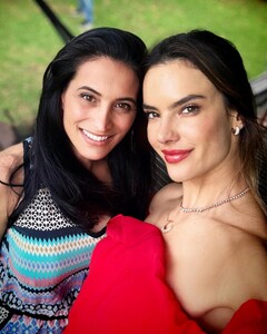 [2023.12.26] alessandraambrosio_414889219_18408191425000670_3091990021808301893_n.jpg