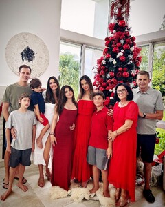 [2023.12.26] alessandraambrosio_414895654_18408191362000670_4337781203014594507_n.jpg