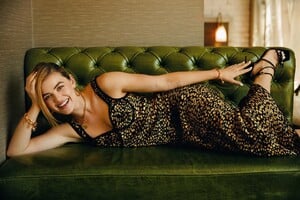 255691225_lucyhale___cyxjfeqpmro___.jpg