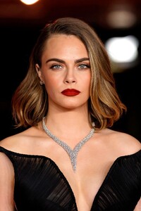 406756026_cara-delevingne-19053.jpg