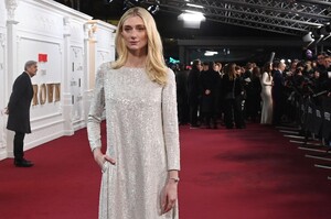 408947984_elizabeth-debicki-crown-finale-06.jpg