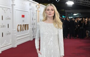 408948001_elizabeth-debicki-crown-finale-07.jpg