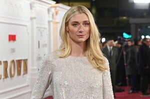 408948071_elizabeth-debicki-crown-finale-10.jpg