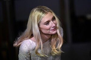 408948307_elizabeth-debicki-crown-finale-28.jpg
