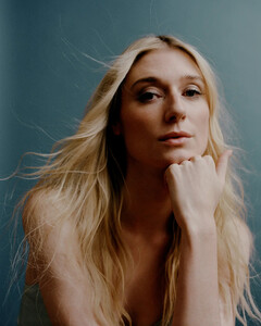 409365379_elizabeth-debicki-for-ny-times-2023-2.jpg