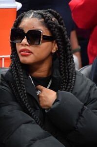 423147621_halle-4.jpg