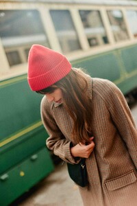 ASPHALTE_FEMME_BONNET_ROUGE-ld.jpg