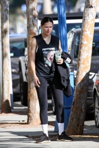 Adriana-Lima-displays-her-fit-physique-in-a-black-tank-top-and-leggings-while-out-for-a-workout-in-Beverly-Hills-California-281223_10.jpg