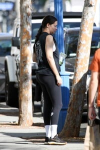 Adriana-Lima-displays-her-fit-physique-in-a-black-tank-top-and-leggings-while-out-for-a-workout-in-Beverly-Hills-California-281223_7.jpg