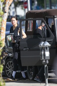 Adriana_Lima_leaving_the_gym_in_Beverly_Hills_12-28-2023__15_.thumb.jpg.cb9e5f0c58a830d4a80ea746154b6115.jpg