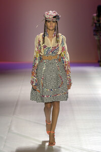 AlexandreHerchcovitch2006WomenRTW51.thumb.jpg.15a6ab294ba0ad30c4d0f741d6acfd5b.jpg