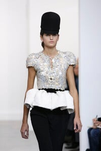 Balenciaga2006WomenRTW119.thumb.jpg.9be341d706eb1229a72452a5c52beefc.jpg