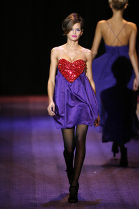 BetseyJohnson2006WomenRTW191.thumb.jpg.ba1a2ac67f94cba055f4a2e79fc94f68.jpg