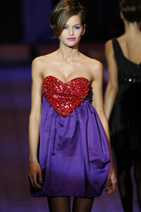 BetseyJohnson2006WomenRTW192.thumb.jpg.fba869a0b06e2464cadc43a735d80ab5.jpg