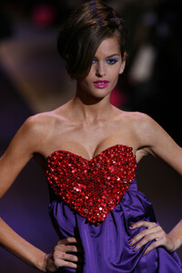 BetseyJohnson2006WomenRTW193.thumb.jpg.e2b1119390d20e8cc2268c07e88d863c.jpg