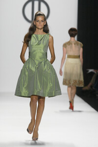 BillBlass2006WomenRTW33.thumb.jpg.cf1e5f3f8ba2fb4ec07a7da7684b1b45.jpg