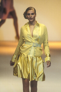 Blumarine1995WomenRTW126.thumb.jpg.1318dda4403955a54f38ac7f2309547c.jpg