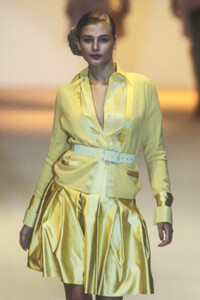 Blumarine1995WomenRTW127.thumb.jpg.d5ed183c53b0f79d5a5ee386d6c973be.jpg