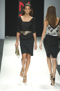 Borbonese2006WomenRTW106.thumb.jpg.7cfef2372374bdb90ab64f75297301aa.jpg