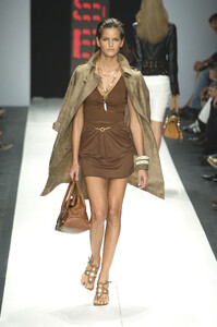 Borbonese2006WomenRTW44.thumb.jpg.b18a512cda77777d26bcddc146aa2b0b.jpg