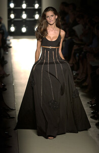 BottegaVeneta2006WomenRTW152.thumb.jpg.5a580aaeb5beb742d13988bdf7c694b6.jpg