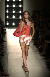 BottegaVeneta2006WomenRTW71.thumb.jpg.320d8026c27af646adf872d7f252be56.jpg