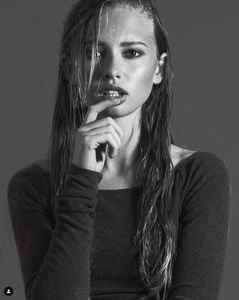 Cari Flowers Screenshot 2023-12-14 at 11-52-51 Cari Flowers (@cariflowers) • Instagram photos and videos.png