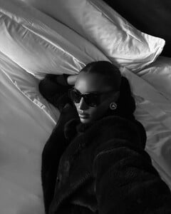 Casually waiting for my friends. @ysl (1).jpg