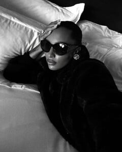 Casually waiting for my friends. @ysl (3).jpg