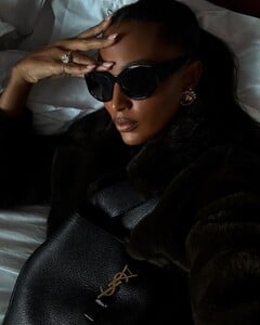 Casually waiting for my friends. @ysl.jpg