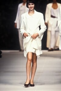 Cerruti1994WomenRTW107.thumb.jpg.719090bb4dde05e56dffdeb5b15c1d7d.jpg