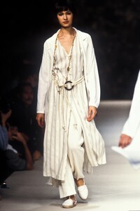 Cerruti1994WomenRTW58.thumb.jpg.71a3bb5180929932518ea15ccd77e4c7.jpg