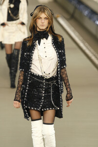 Chanel2006WomenRTW3.thumb.jpg.eabb949dbd53f7aa7492df864830382d.jpg