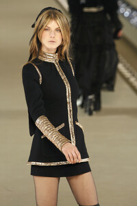 Chanel2006WomenRTW6.thumb.jpg.a5e564097f0bae773e38cde739cf253e.jpg