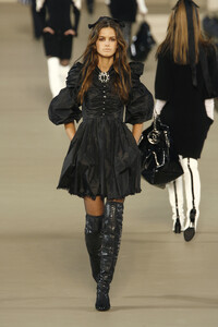 Chanel2006WomenRTW91.thumb.jpg.6b66b238cf1599b4cb7e772cbea1dab6.jpg