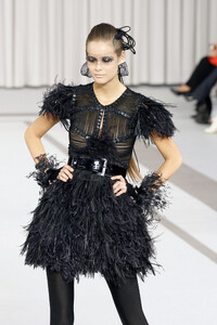 Chanel2007HauteCouture84.thumb.jpg.0783289b998fde139c8fa45cc5ad977c.jpg