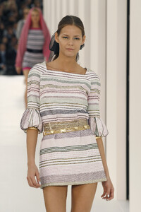 Chanel2007WomenRTW136.thumb.jpg.8fa2fe3370e7a33d80b0c045be2c644d.jpg