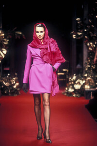 ChristianDior1994HauteCouture19.thumb.jpg.ee082d75453995caf473e86f47ff06d9.jpg