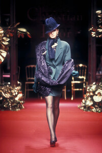 ChristianDior1994HauteCouture70.thumb.jpg.79fa2160315a514682f6f9a5d79918ac.jpg