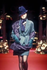 ChristianDior1994HauteCouture71.thumb.jpg.6de3aafe6bee3e2a9bb90ca2db8abea5.jpg