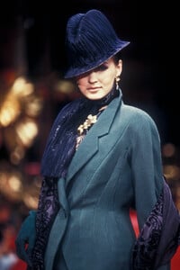 ChristianDior1994HauteCouture74.thumb.jpg.8cffb93465b2238795b37245c5c0c91d.jpg