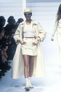 ChristianDior1995WomenRTW127.thumb.jpg.329766d12e05d58493b73ba57f8073e9.jpg