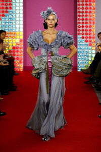 ChristianLacroix2008HauteCouture197.thumb.jpg.5f1c1eb80c9328260f59f9d625d9395b.jpg