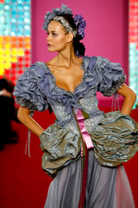 ChristianLacroix2008HauteCouture202.thumb.jpg.7132c37f80dc8cffa589a5c28a3b77c7.jpg