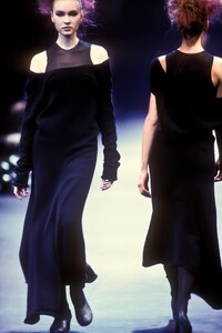 CommedesGarcons1992WomenRTW43.thumb.jpg.53e7344a4c95feb143d43d554ad04b0a.jpg