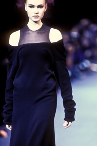 CommedesGarcons1992WomenRTW44.thumb.jpg.a5fe0d326c4b9fa7cf9329c8b2385be1.jpg