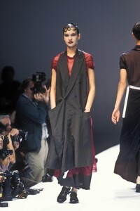 CommedesGarcons1995WomenRTW91.thumb.jpg.6f3427f030c938cdcd7f6d35ba849746.jpg