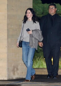 Courteney-Cox---Seen-with-friends-at-Nobu-Restaurant-in-Malibu-05.jpg