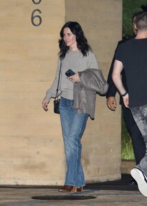 Courteney-Cox---Seen-with-friends-at-Nobu-Restaurant-in-Malibu-07.jpg