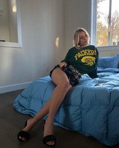 Daisy-Keech-Feet-5573201.jpg